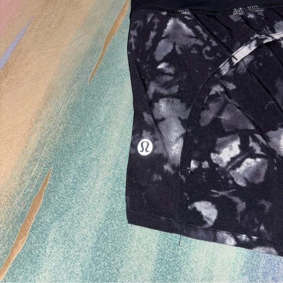 Lululemon Run Times Short Dusk Dye White Black / Black Size 4 - Picture 8 of 9
